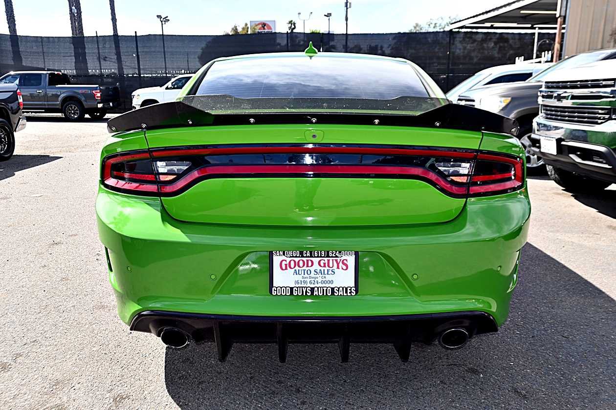 Used 2017 Dodge Charger R/T Scat Pack w/ Technology Group RWD image 6