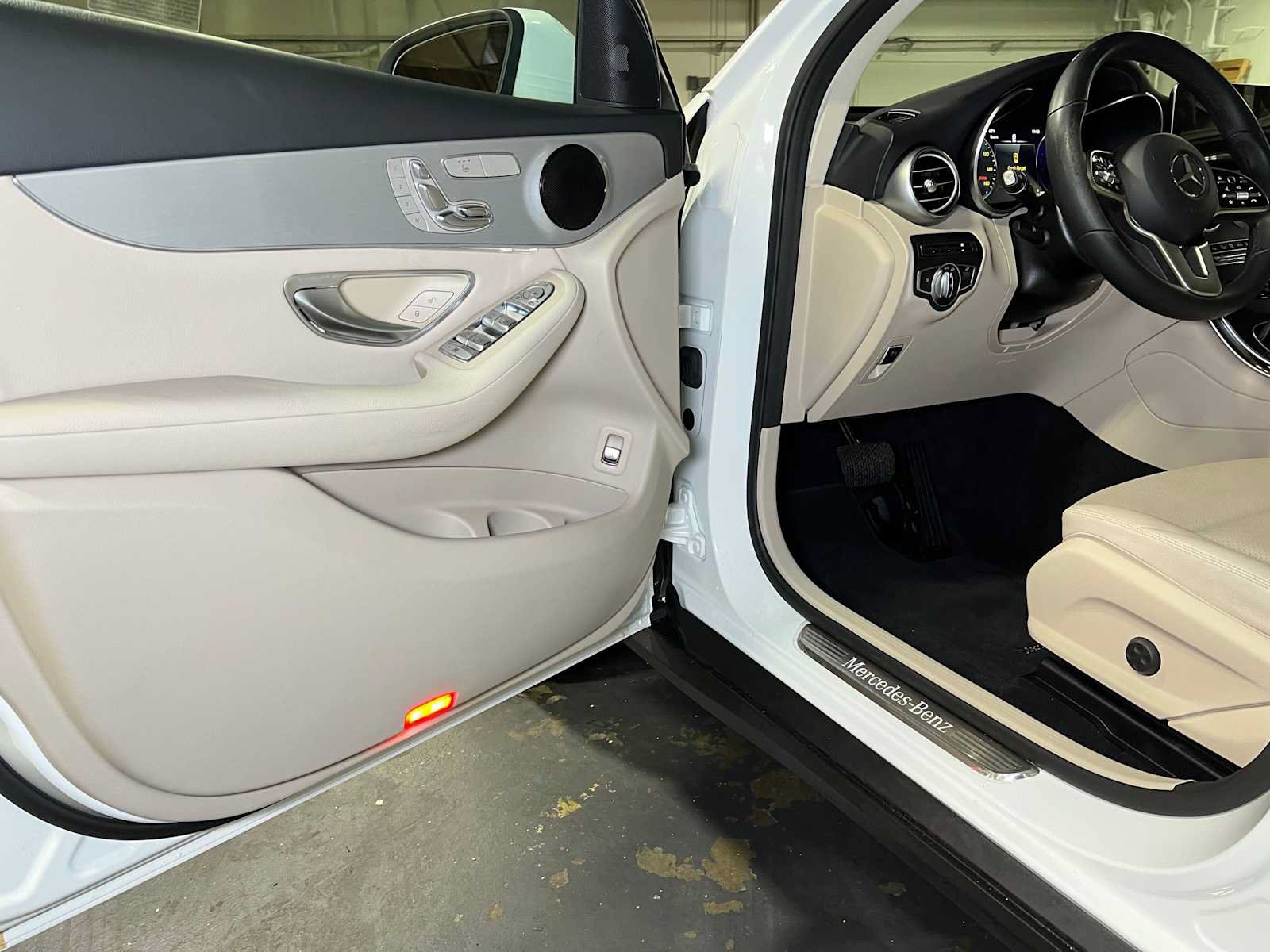 Used 2022 Mercedes-Benz GLC 300 4MATIC image 21