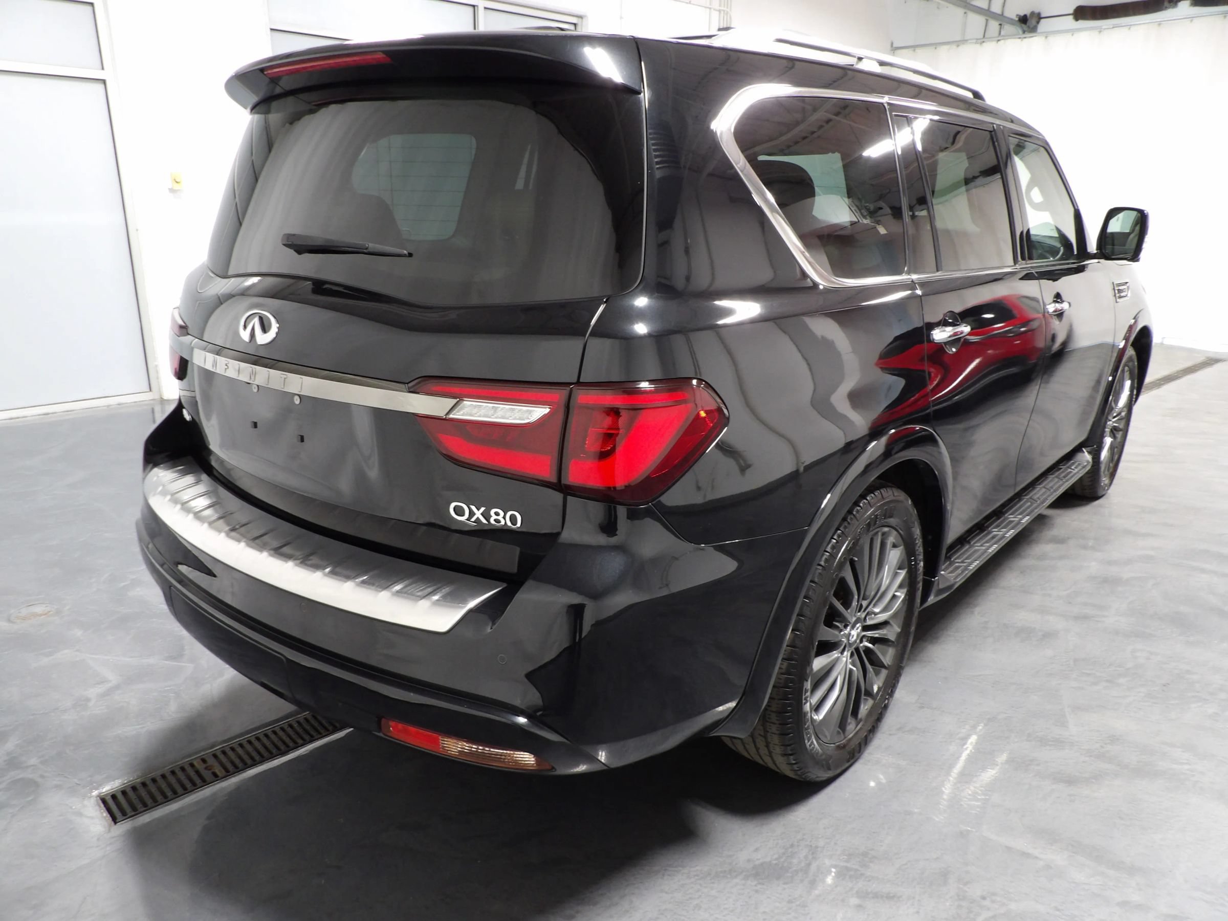 Used 2023 INFINITI QX80 Premium Select w/ Cargo Package AWD/4WD image 6