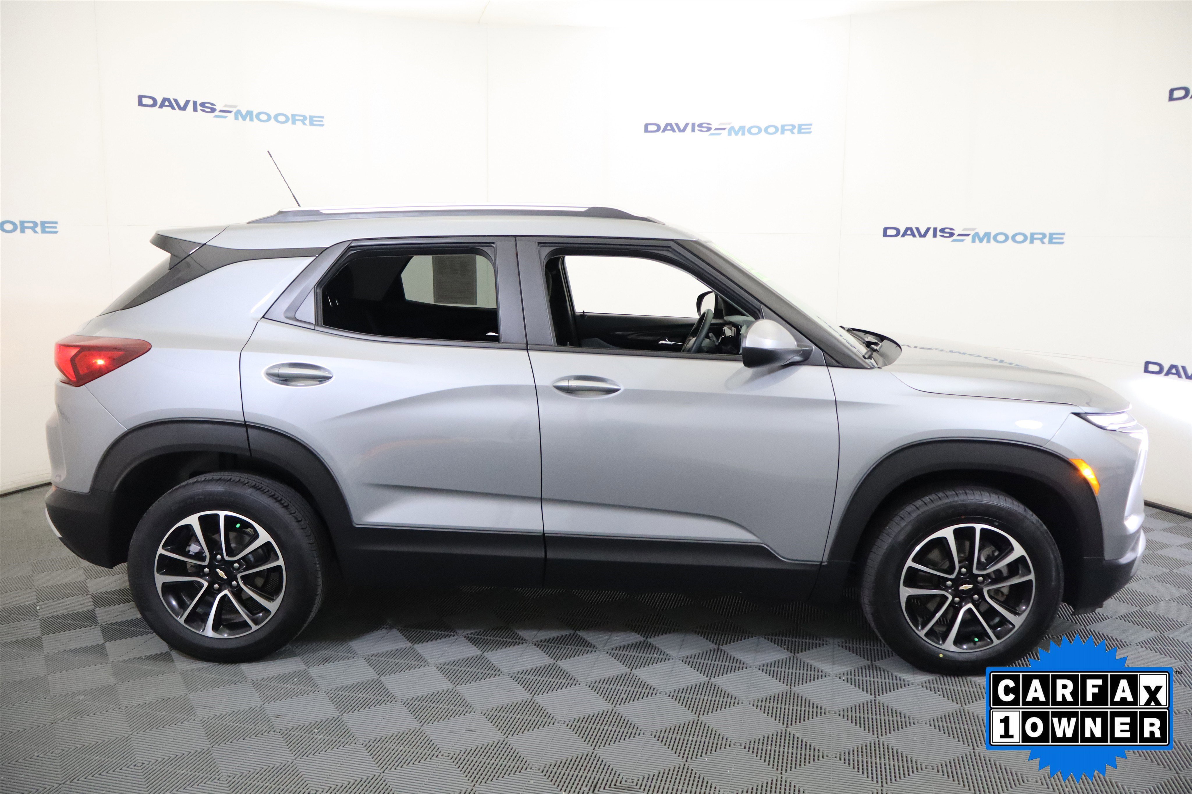 Used 2025 Chevrolet Blazer LT image 4