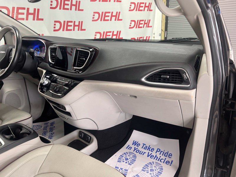 Used 2019 Chrysler Pacifica Limited FWD image 14