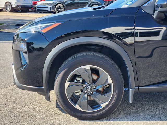 Used 2025 Nissan Rogue SV w/ SV Premium Package FWD image 5