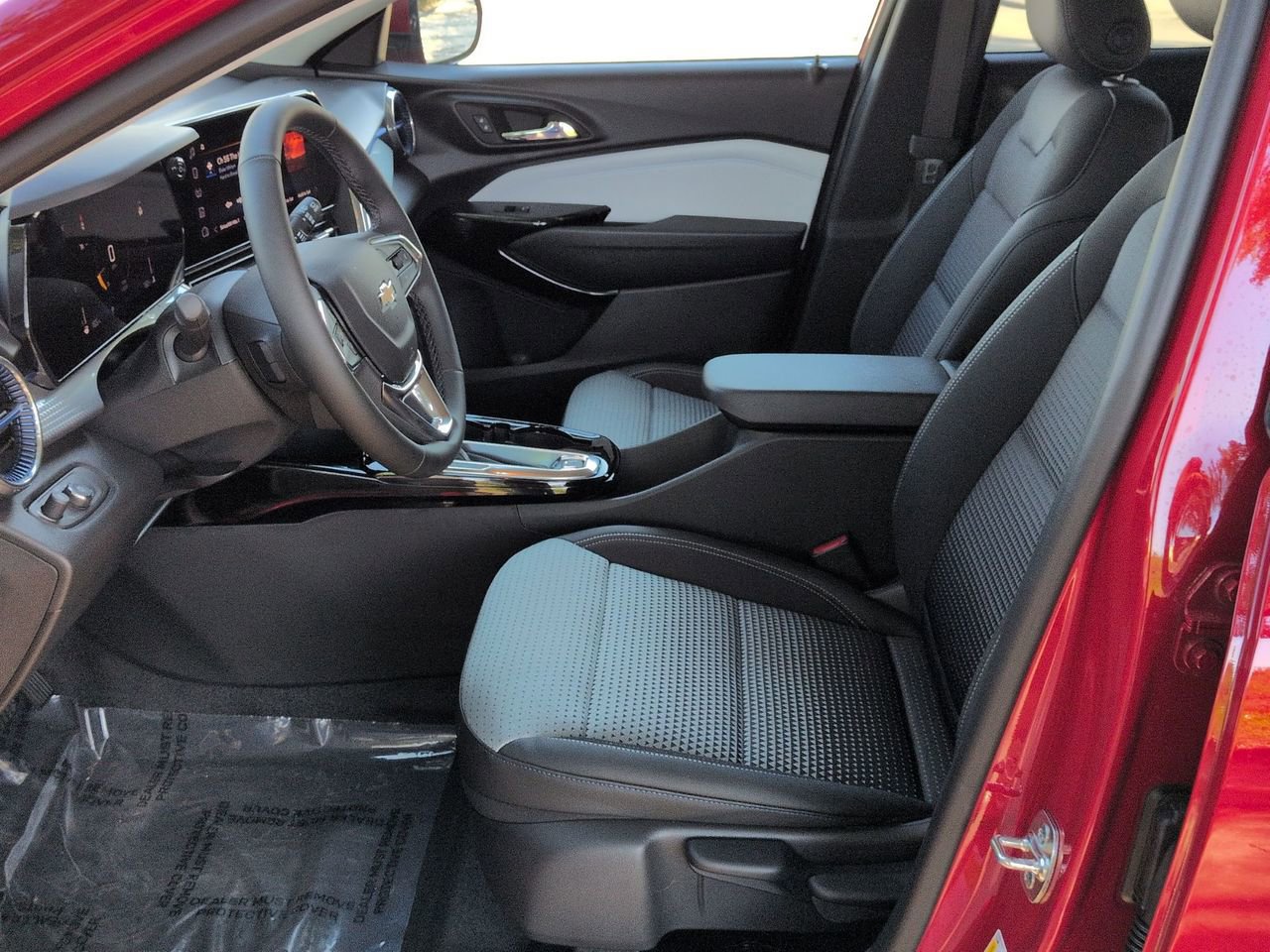 Used 2026 Chevrolet Trax LT w/ LT Convenience Package FWD image 19
