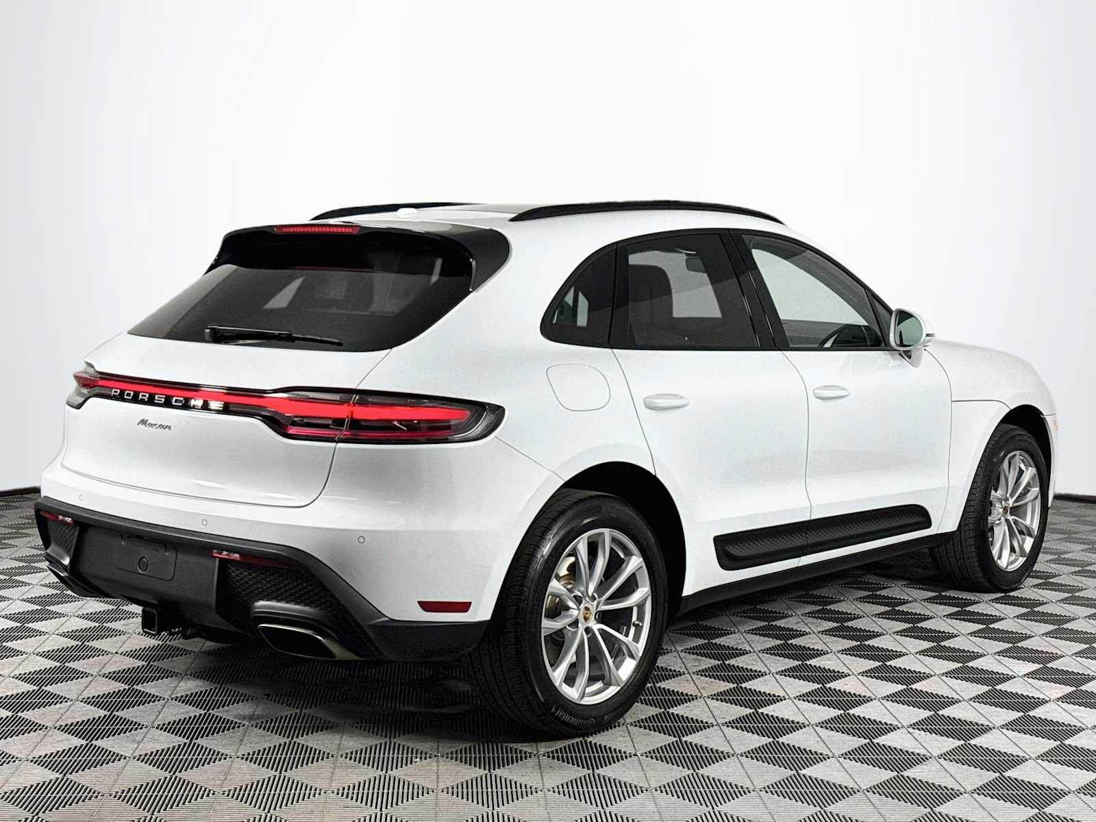 Used 2023 Porsche Macan Turbo AWD/4WD image 5