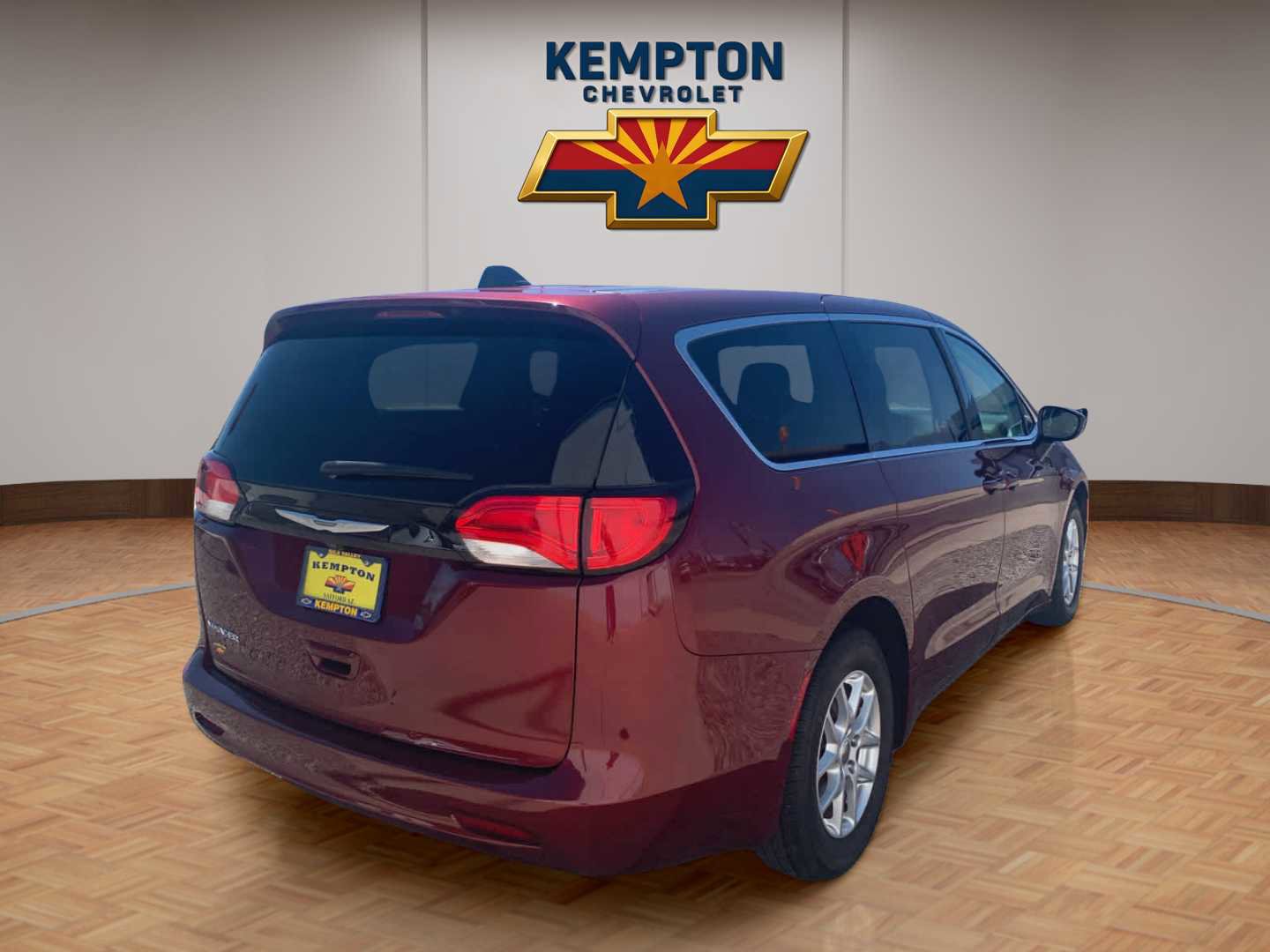 Used 2023 Chrysler Voyager LX image 5