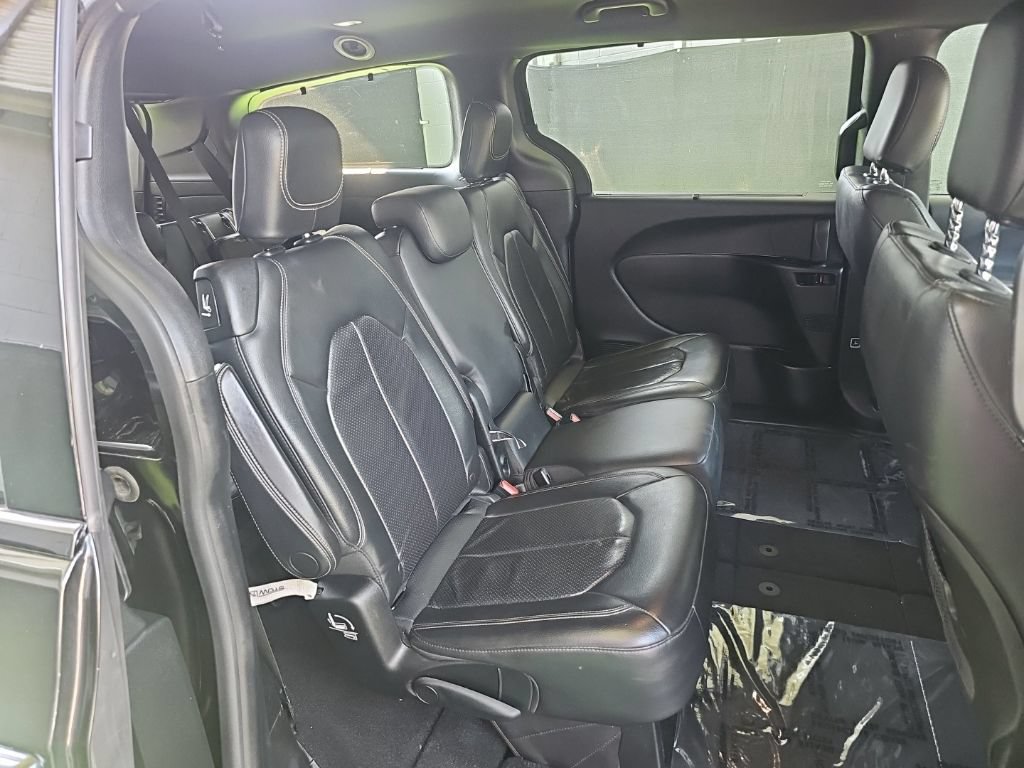 Used 2018 Chrysler Pacifica Touring-L w/ Premium Audio Group FWD image 34