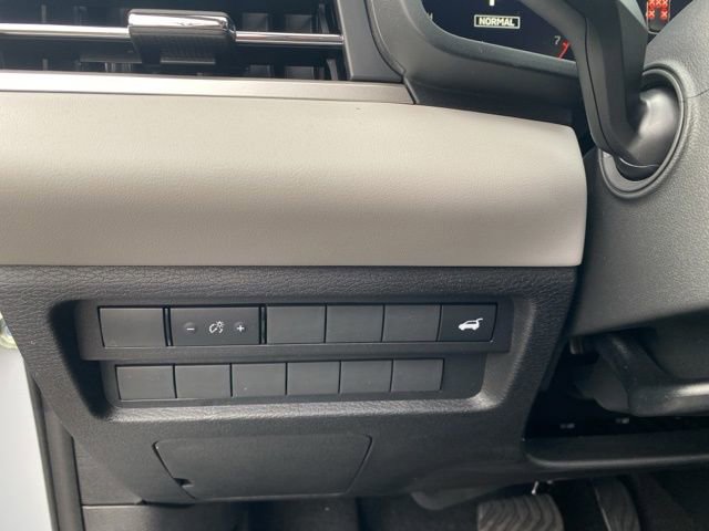 New 2025 Mitsubishi Outlander SE image 23