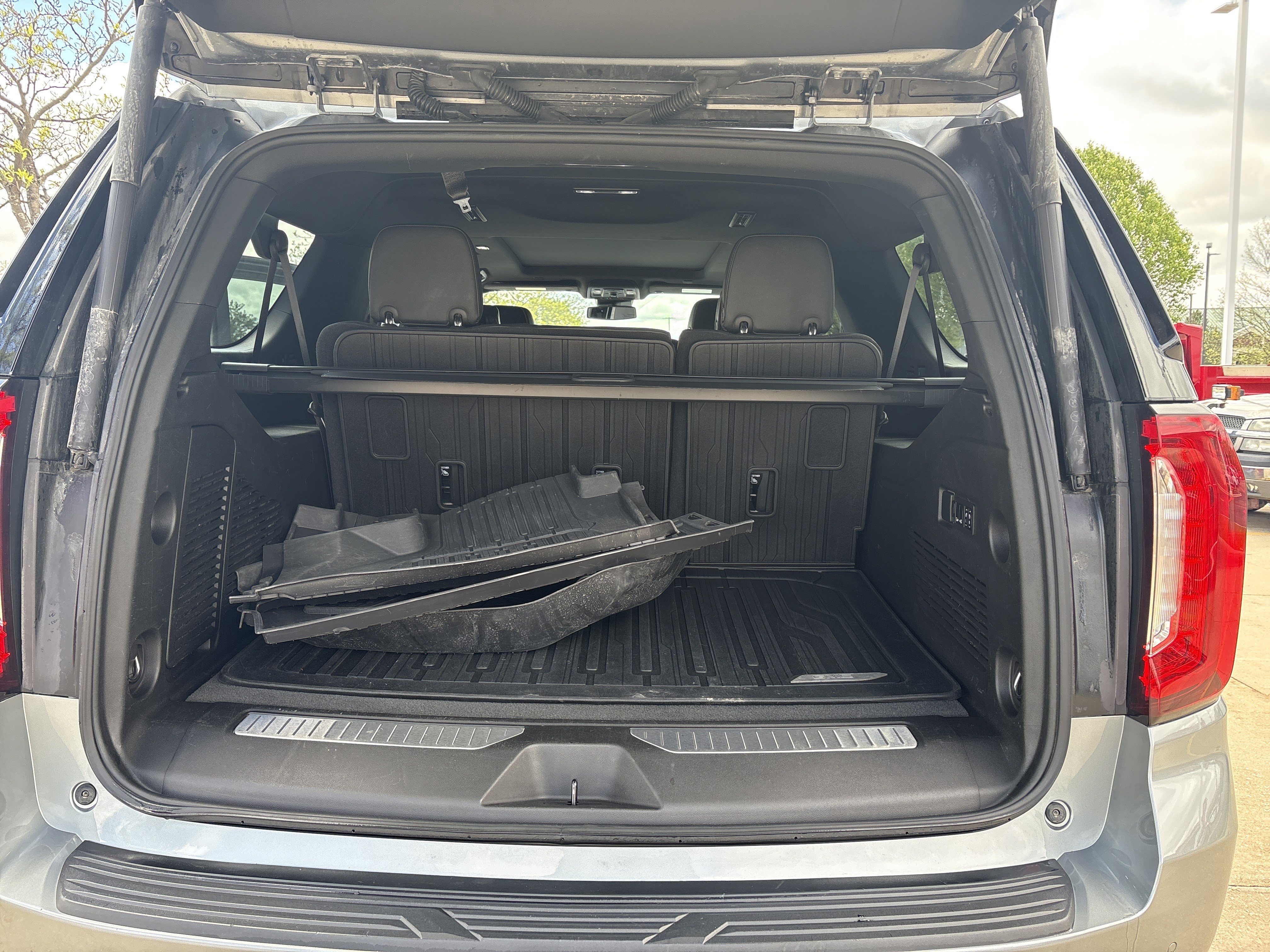 Used 2023 GMC Yukon XL AT4 AWD/4WD image 17