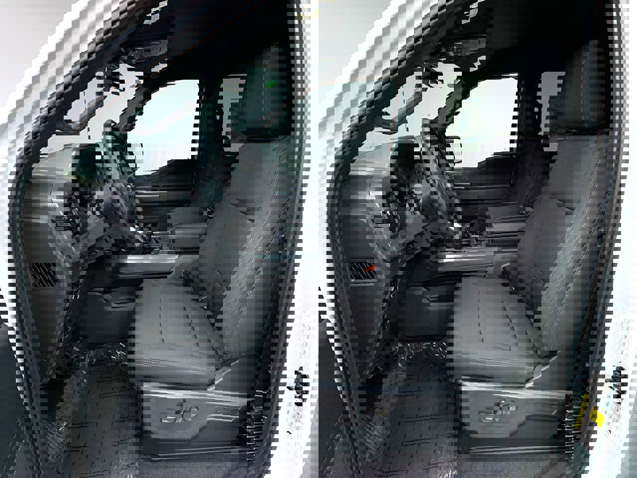 New 2025 Ford F150 XLT w/ Equipment Group 302A MID image 19