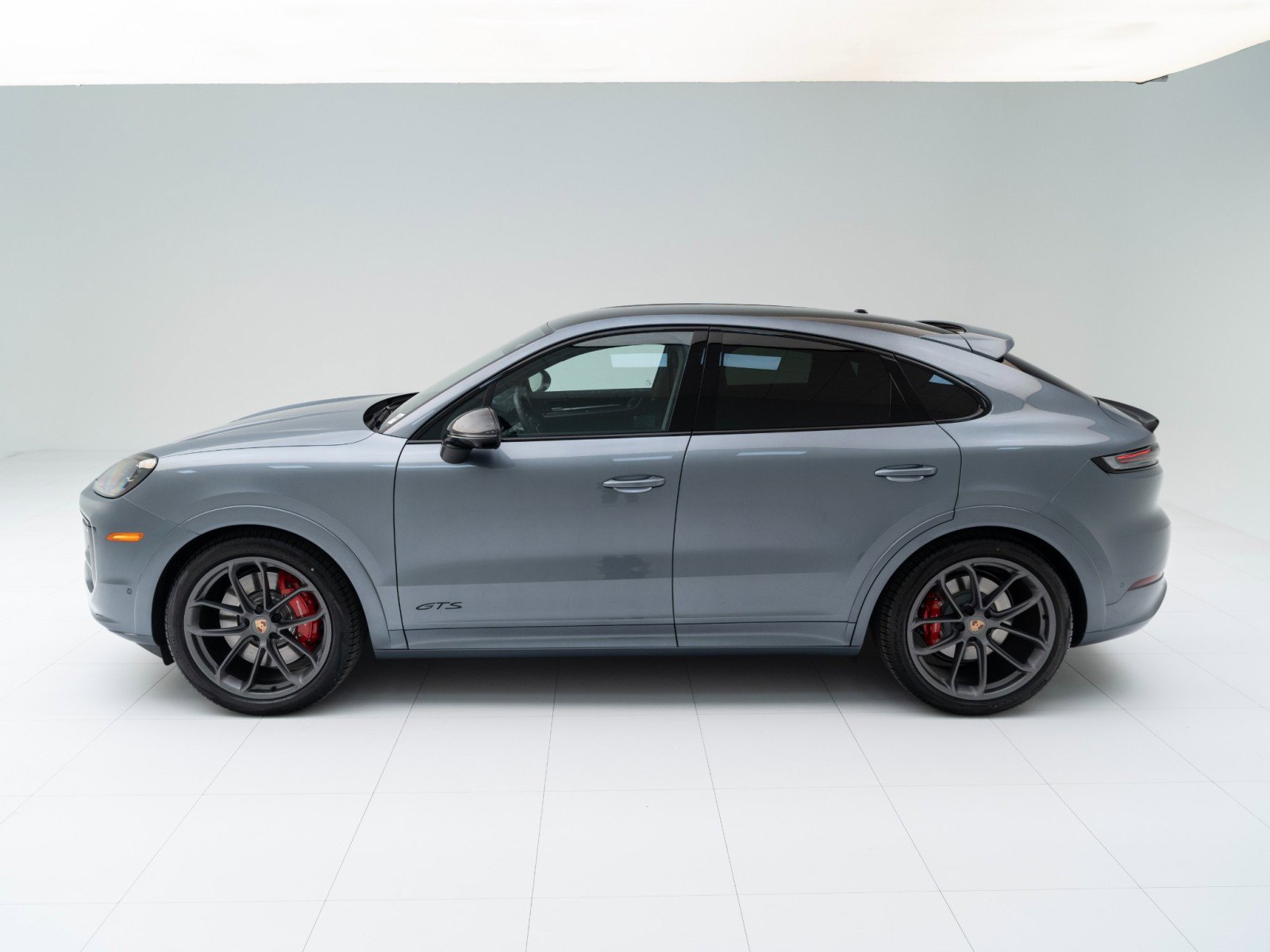 New 2026 Porsche Cayenne GTS image 2