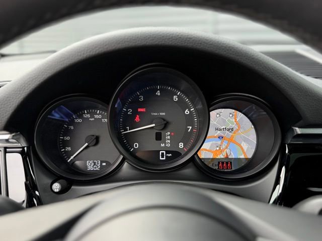 Certified 2025 Porsche Macan image 24