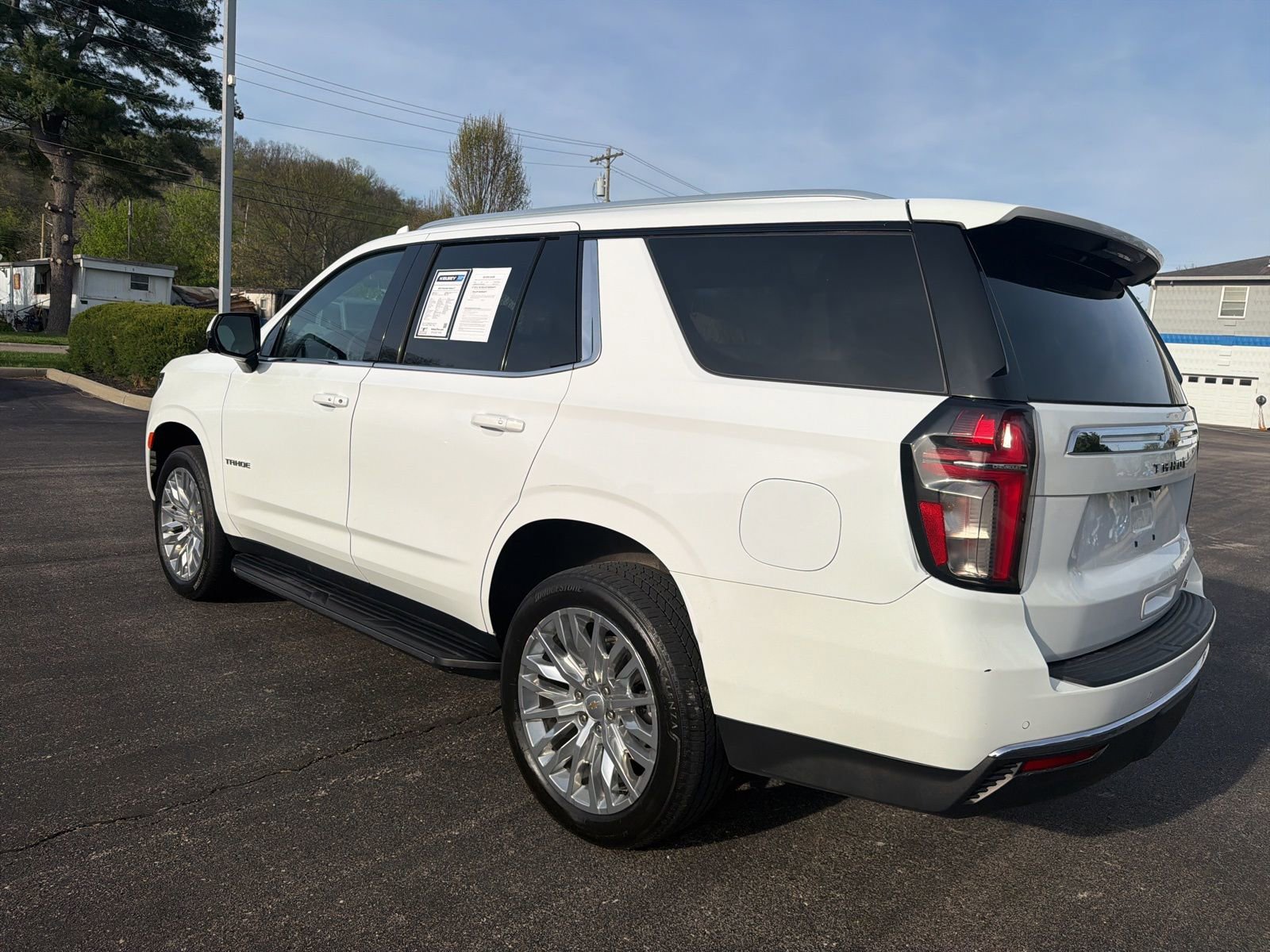 Used 2023 Chevrolet Tahoe LT w/ LT Signature Package AWD/4WD image 3