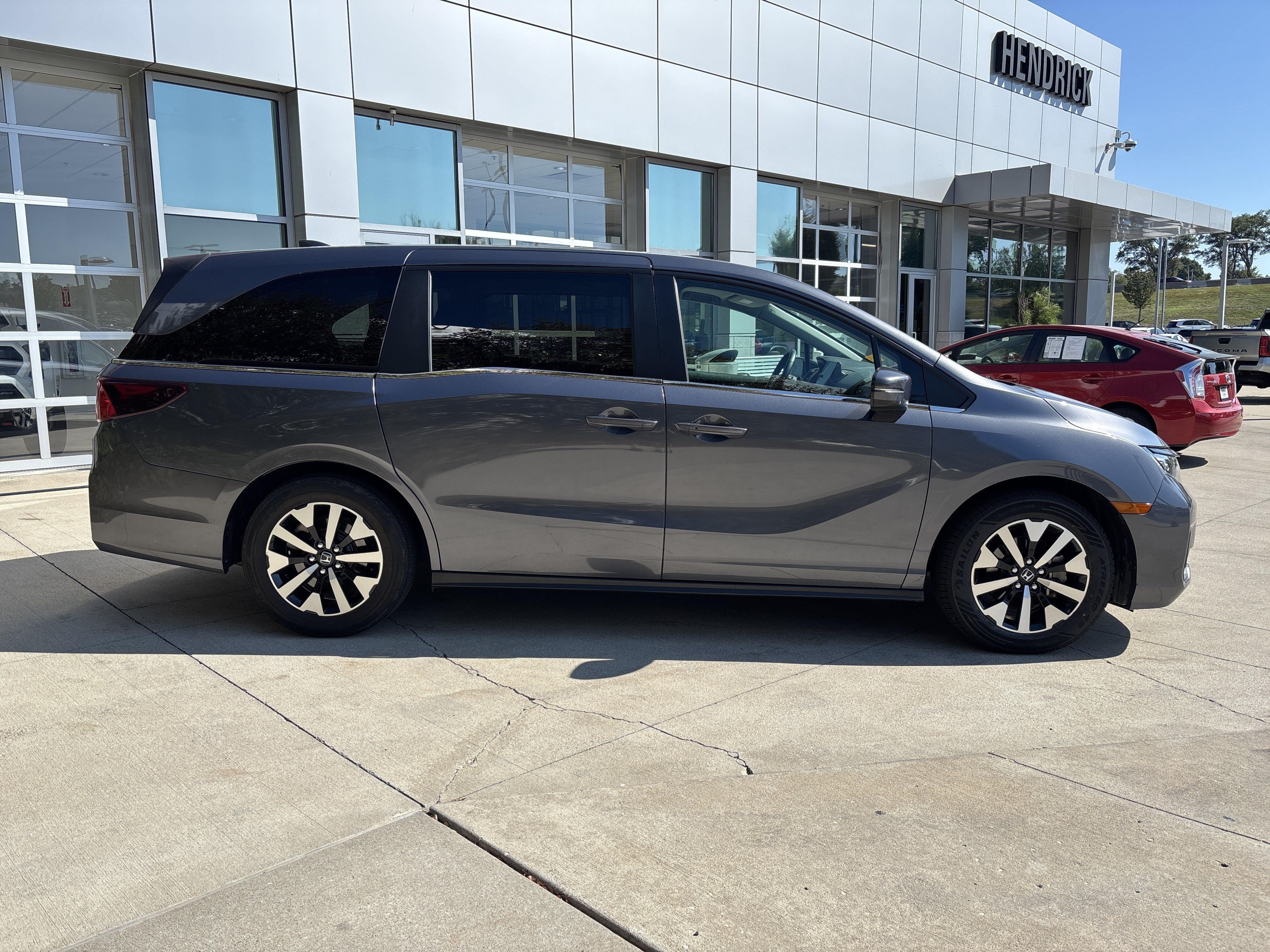 Used 2025 Honda Odyssey EX-L image 10