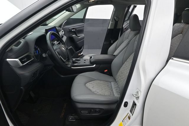 Used 2023 Toyota Highlander Bronze Edition AWD/4WD image 14