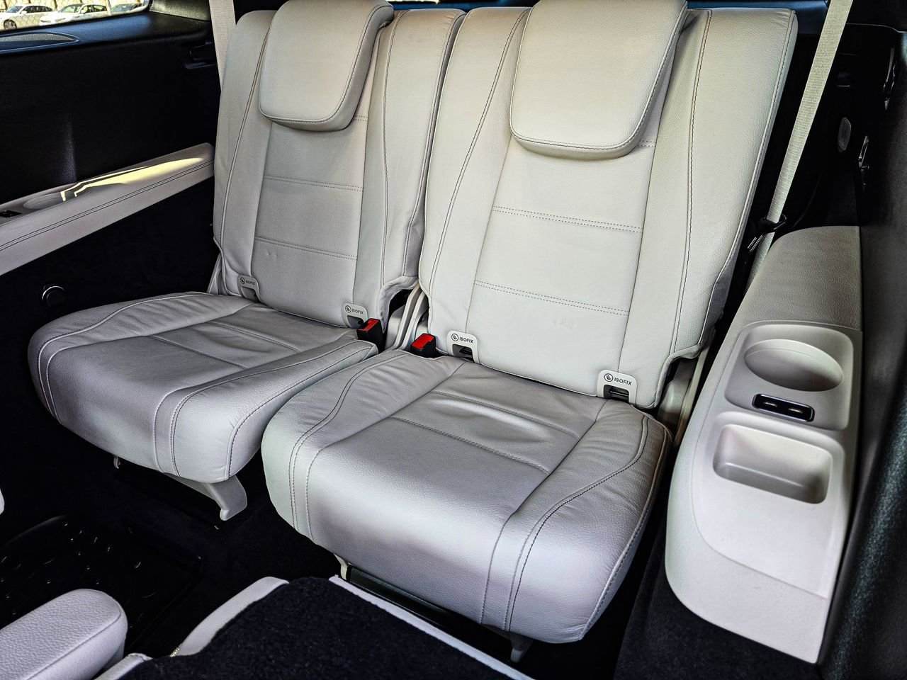 Used 2024 Mercedes-Benz GLS 450 4MATIC image 35