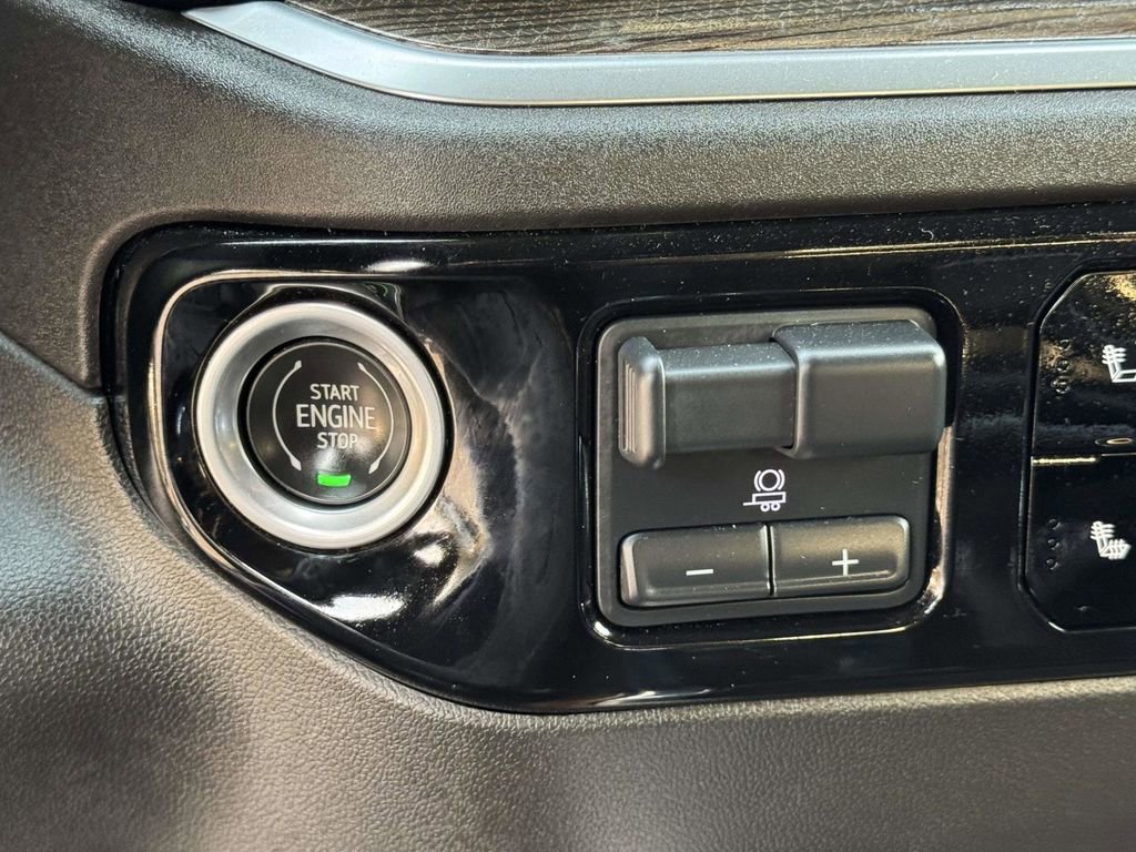 Used 2022 Chevrolet Silverado 1500 RST image 9