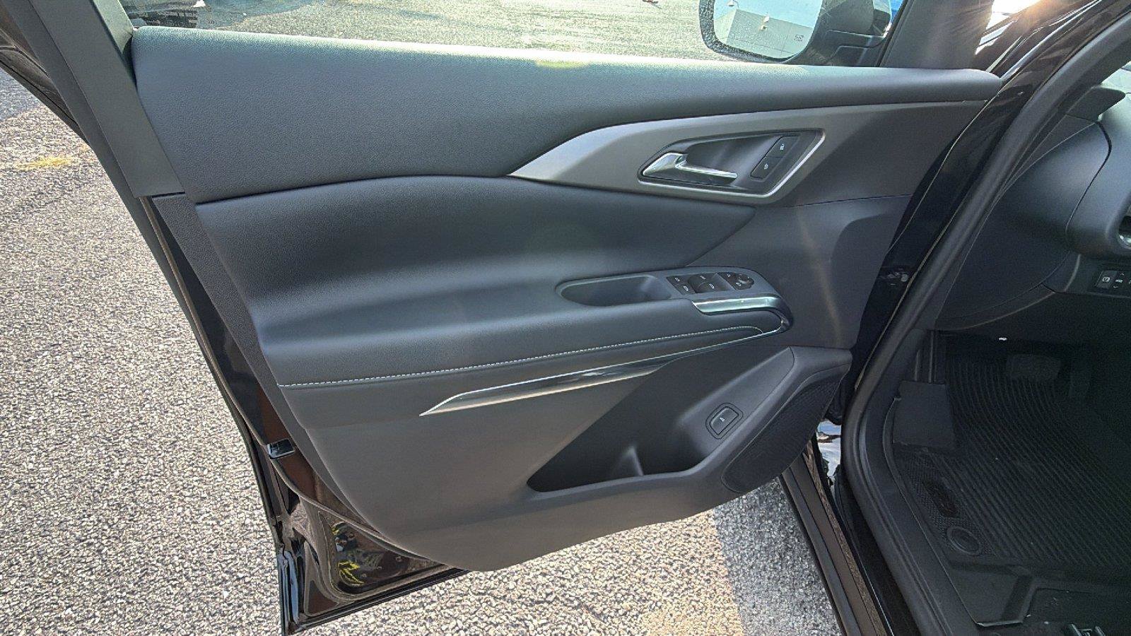 New 2027 Chevrolet Traverse LT w/ Midnight/Sport Edition FWD image 14