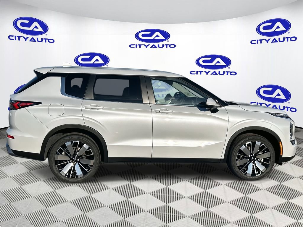 New 2026 Mitsubishi Outlander SE AWD/4WD image 2