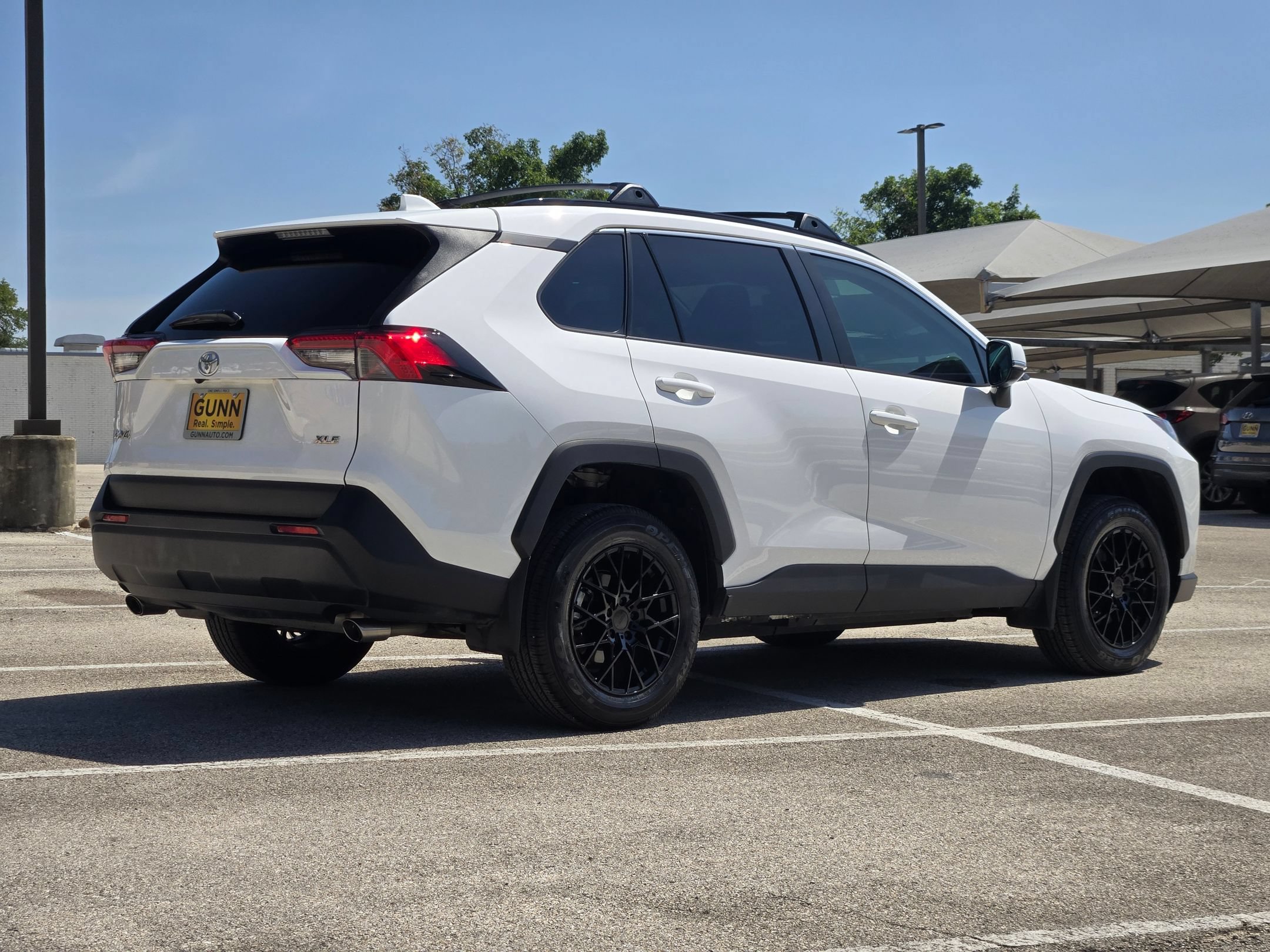 Used 2023 Toyota RAV4 XLE w/ Convenience Package FWD image 4