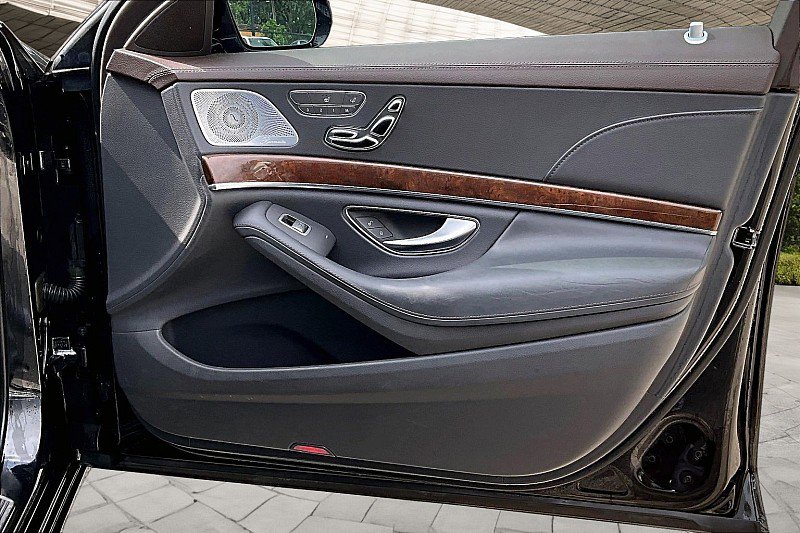 Used 2018 Mercedes-Benz S 560 4MATIC Sedan image 16