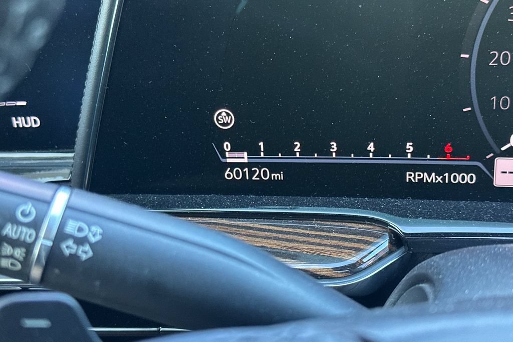 Certified 2021 Cadillac Escalade ESV Premium Luxury w/ Driver Assist Tech Package AWD/4WD image 40
