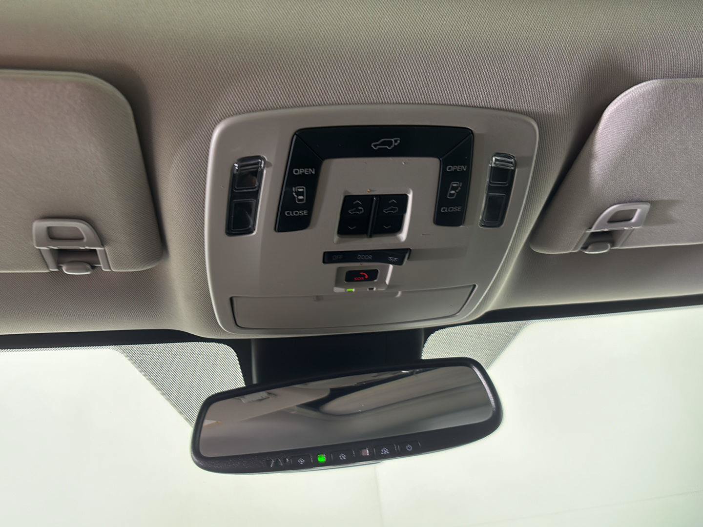 Used 2021 Toyota Sienna XLE FWD image 38