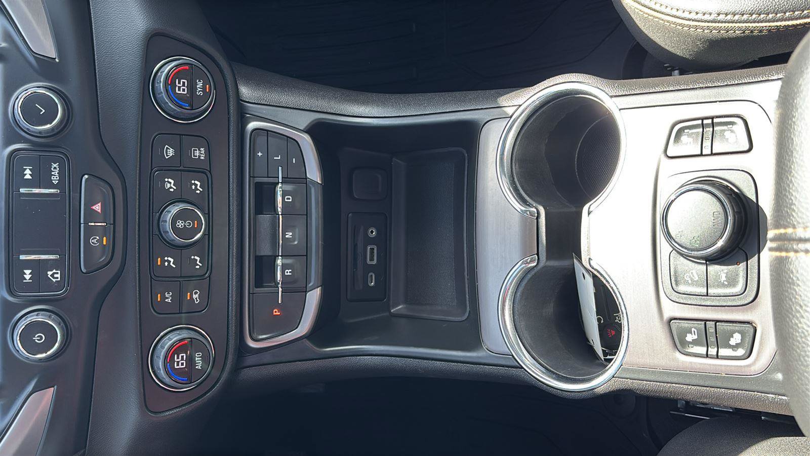 Certified 2023 GMC Terrain AT4 w/ LPO, Floor Liner Package AWD/4WD image 38