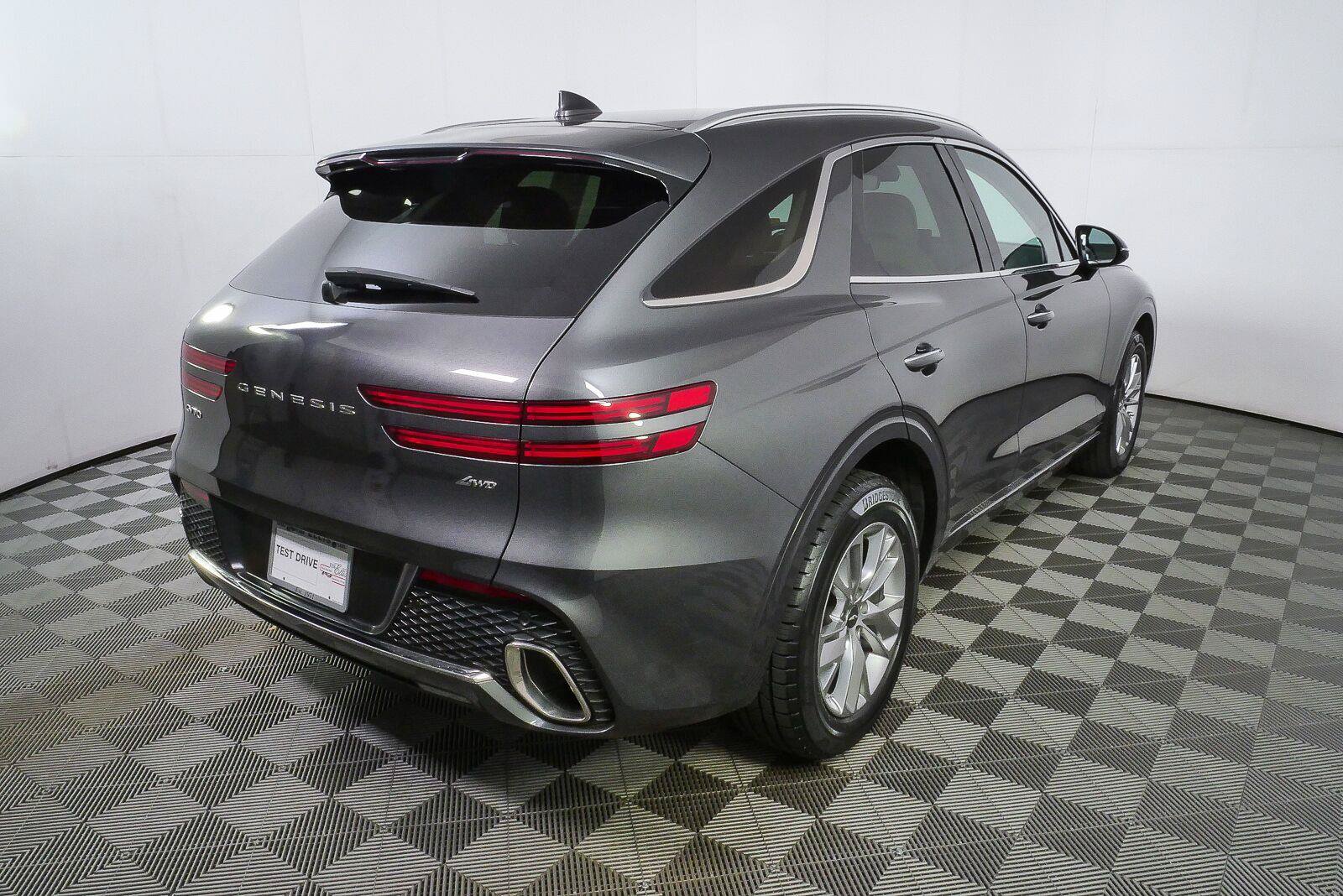 Used 2023 Genesis GV70 2.5T AWD/4WD image 3