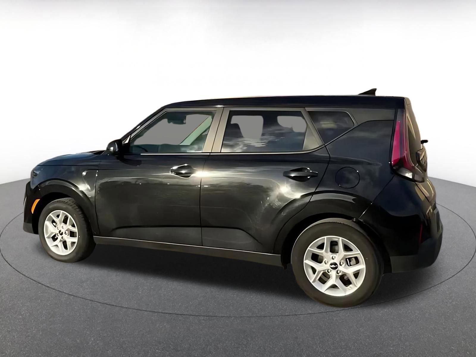 Used 2025 Kia Soul LX w/ LX Technology Package image 7