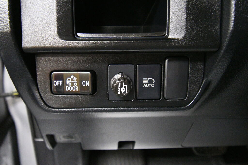 Certified 2019 Toyota Tacoma SR image 13