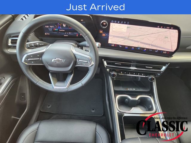 Used 2025 Chevrolet Traverse LT w/ Midnight/Sport Edition FWD image 36