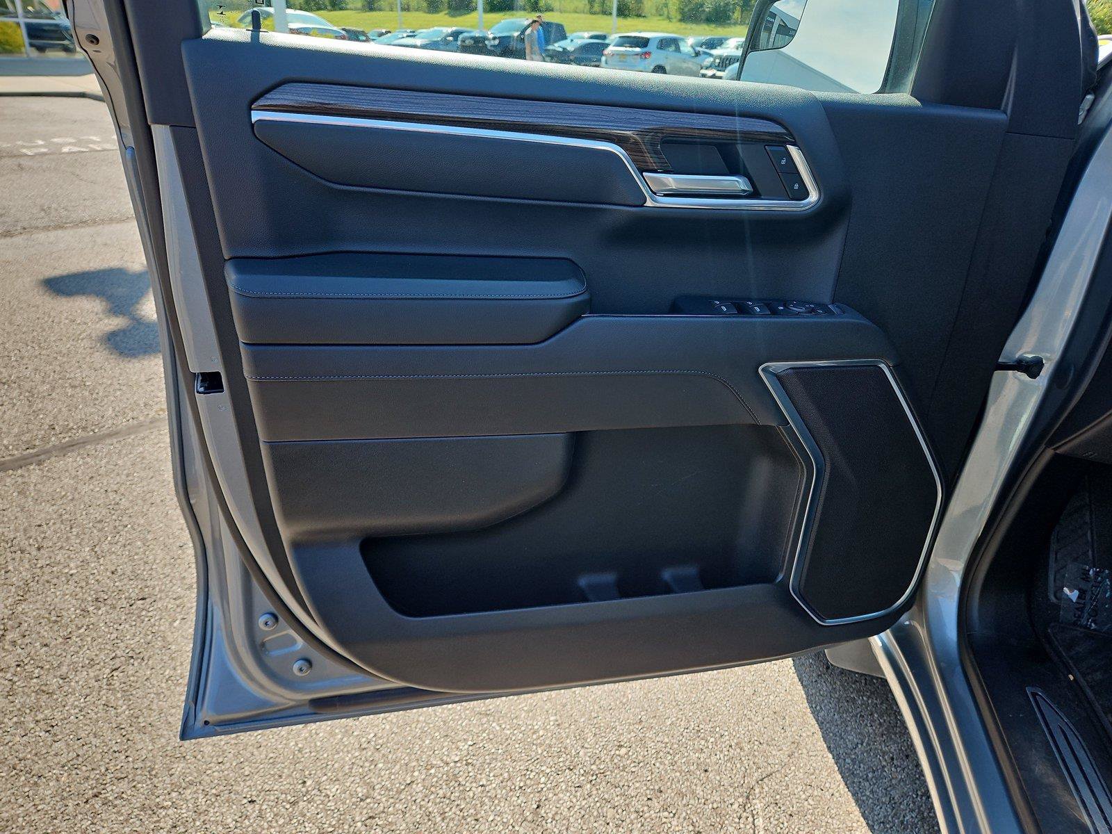 Used 2023 Chevrolet Silverado 1500 LT AWD/4WD image 19