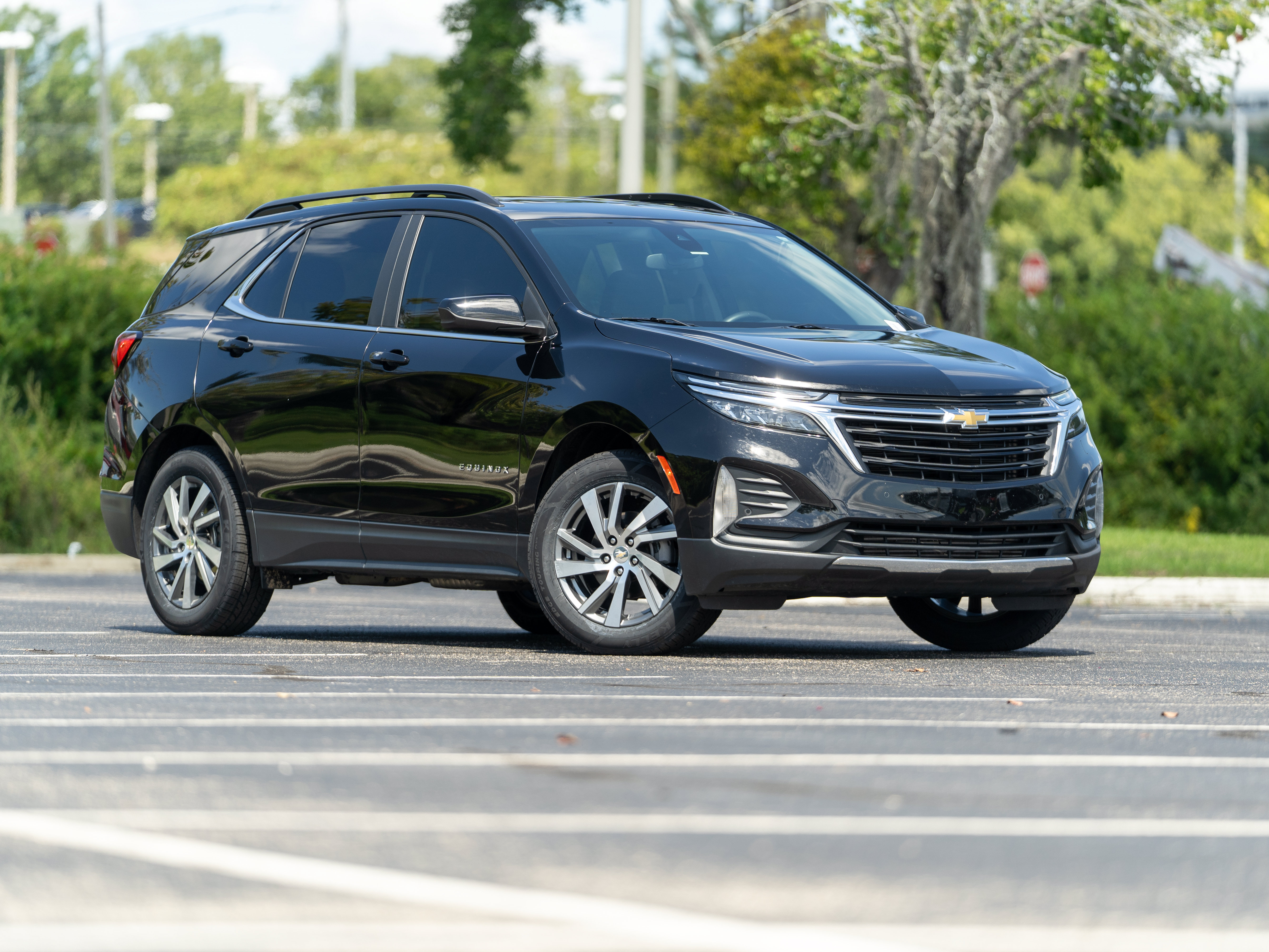 Used 2022 Chevrolet Equinox LT FWD image 2