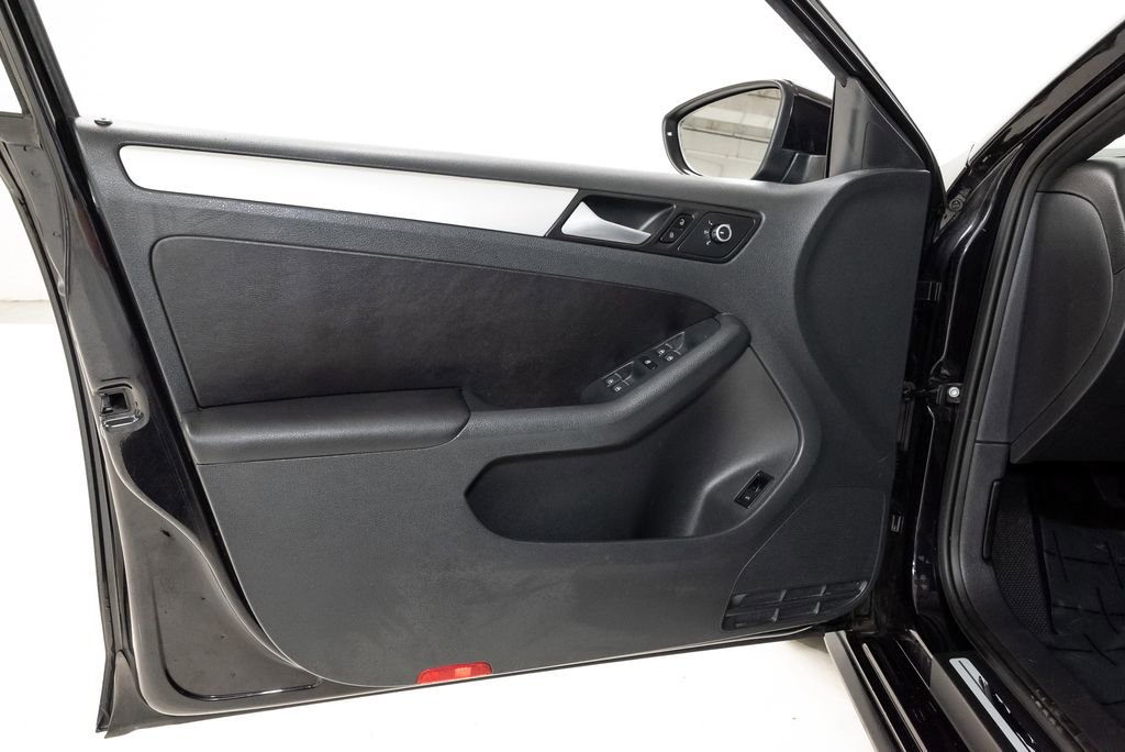 Used 2014 Volkswagen Jetta GLI Autobahn FWD image 9