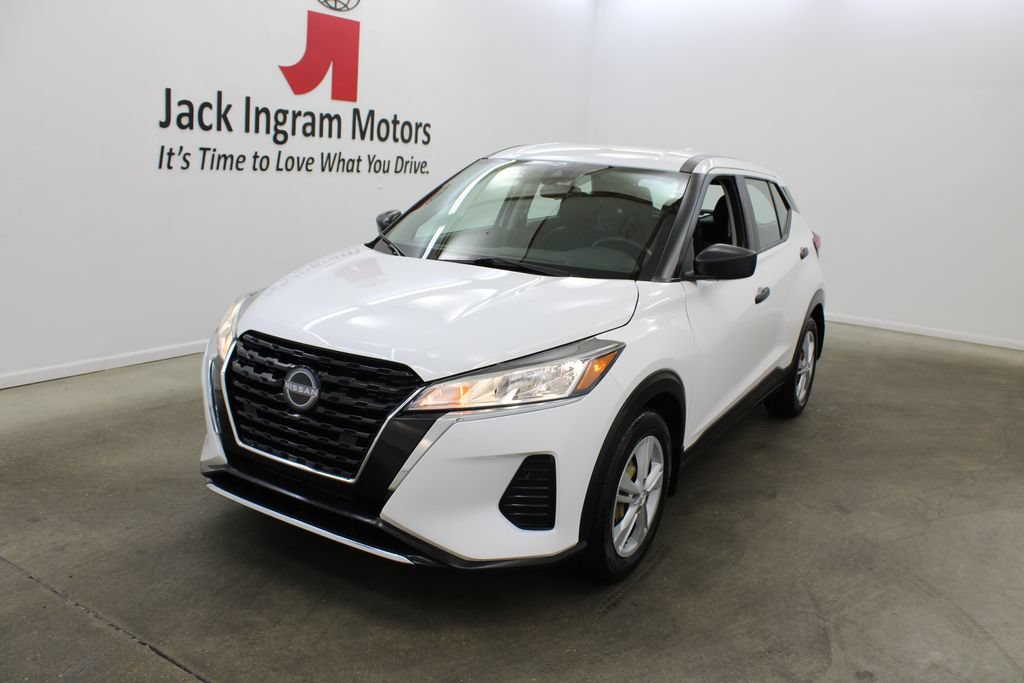 Used 2023 Nissan Kicks S FWD image 2