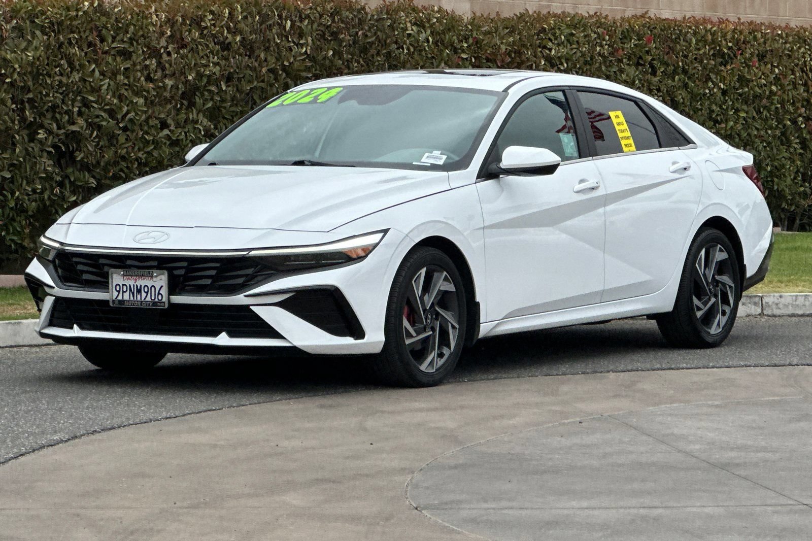 Used 2024 Hyundai Elantra SEL w/ Convenience Package FWD image 8