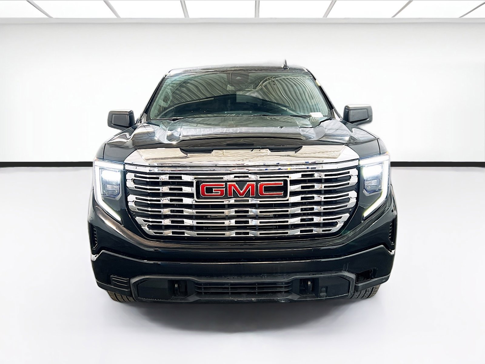 Used 2024 GMC Sierra 1500 Pro w/ Graphite Edition image 2