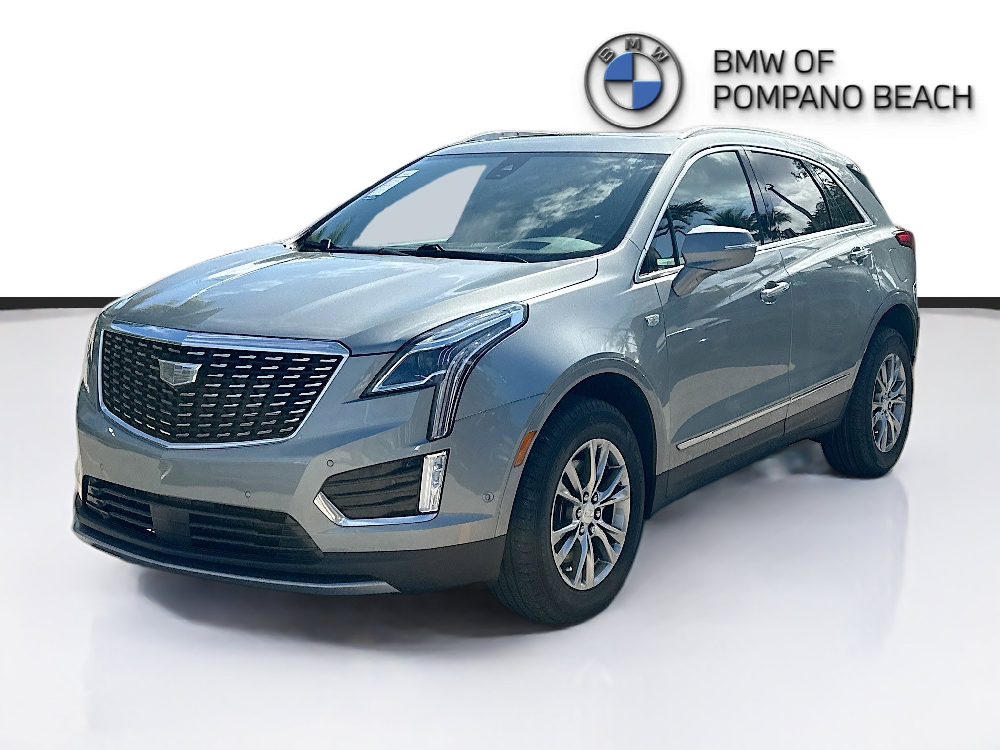 Used 2023 Cadillac XT5 Premium Luxury w/ Technology Package FWD image 3