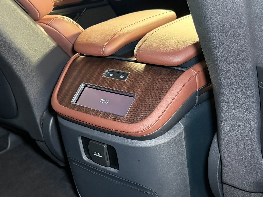 Used 2025 Lincoln Navigator Reserve AWD/4WD image 13