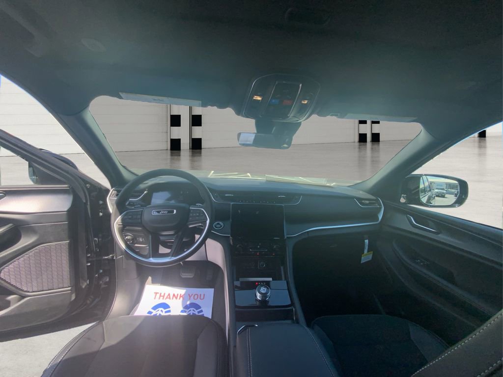 New 2025 Jeep Grand Cherokee L Altitude image 23