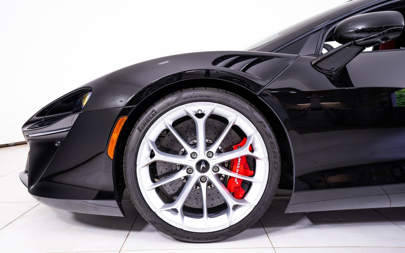 Used 2024 McLaren Artura RWD image 14