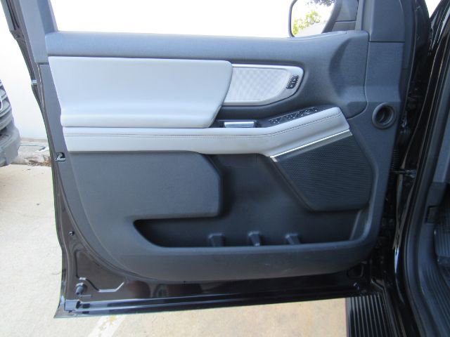 Used 2025 Ford Expedition Active image 15