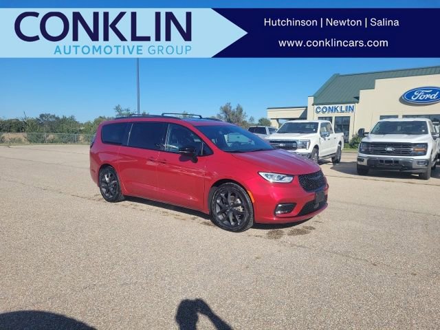 Used 2025 Chrysler Pacifica Limited