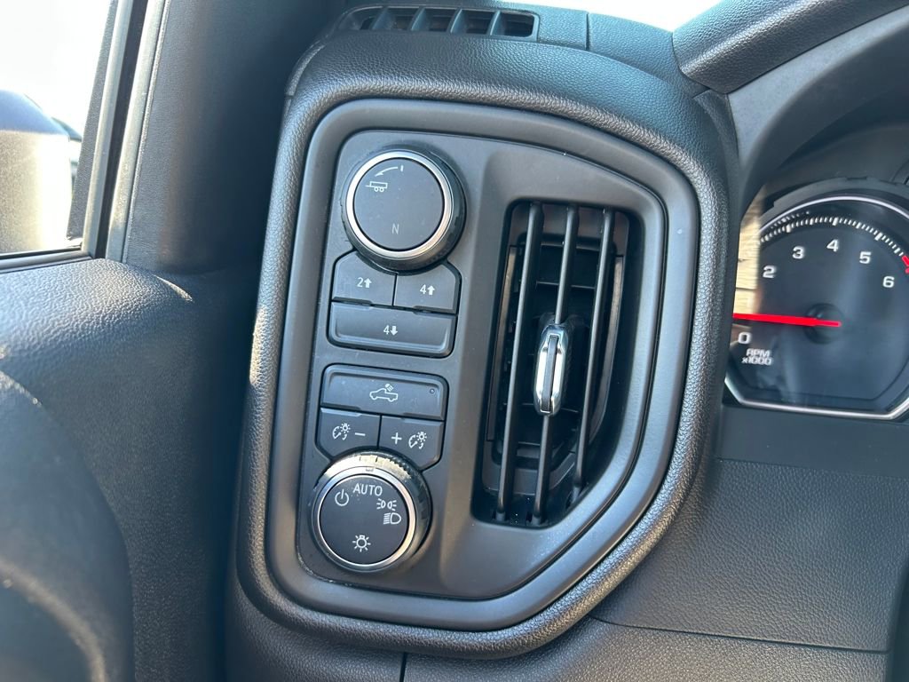 Used 2022 Chevrolet Silverado 2500 Custom w/ Custom Convenience Package image 18