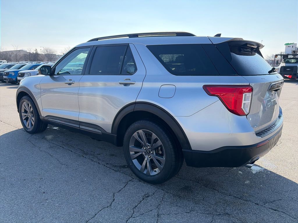 Used 2023 Ford Explorer XLT w/ Equipment Group 202A image 5