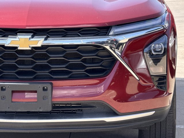 Used 2025 Chevrolet Trax LT FWD image 9