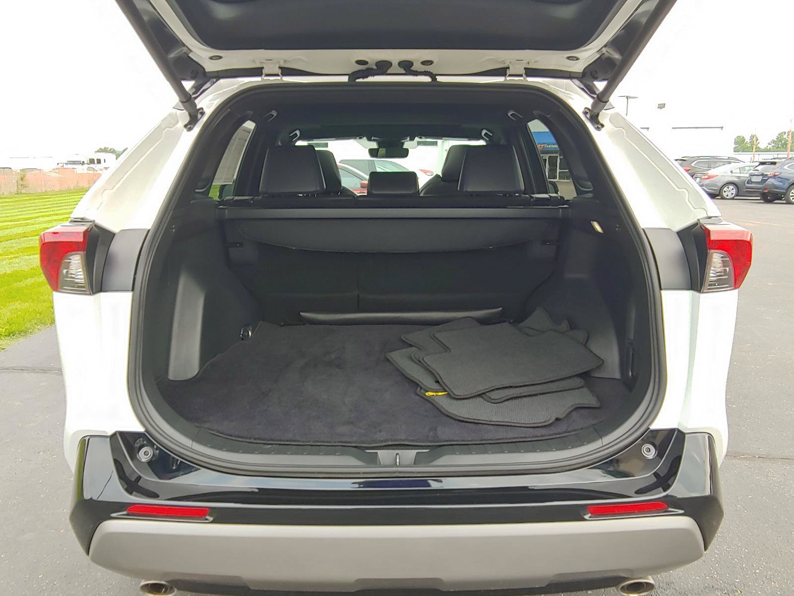 Used 2024 Toyota RAV4 XSE AWD/4WD image 8