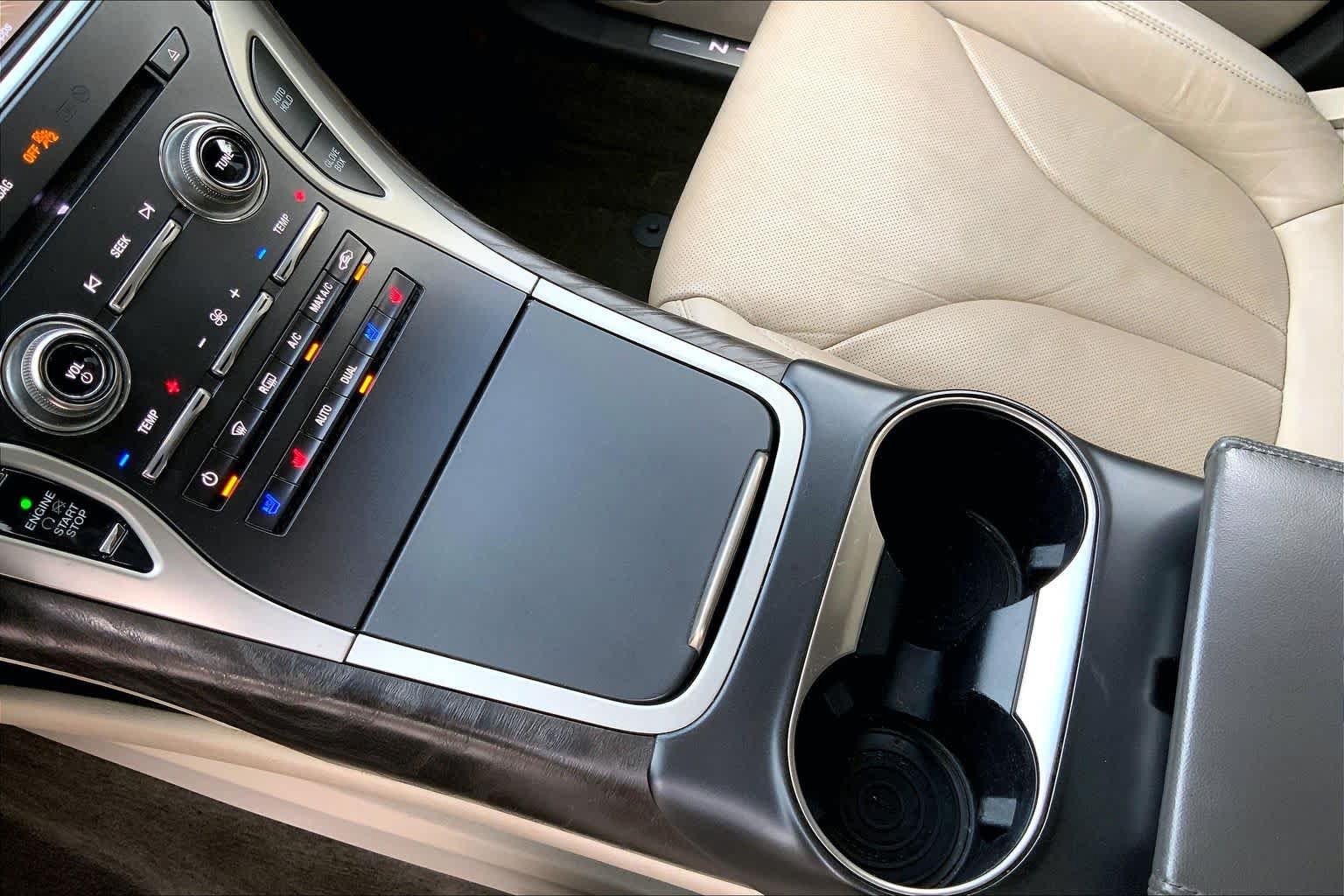 Used 2018 Lincoln MKX Reserve w/ Driver Assistance Package FWD image 16