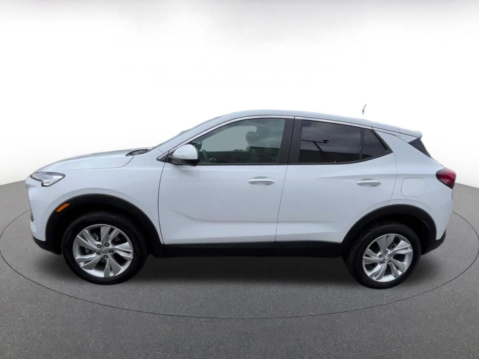 Used 2025 Buick Encore GX Preferred AWD/4WD image 8