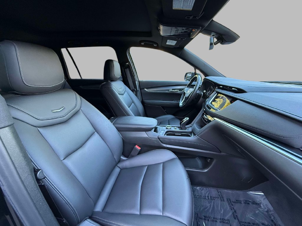 Certified 2025 Cadillac XT6 Luxury AWD/4WD image 14